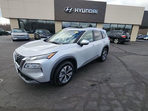 Used 2023 Nissan Rogue SV w/ SV Premium B Package image 7