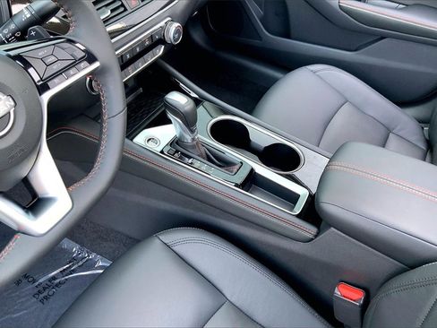 Certified 2024 Nissan Altima 2.5 SR w/ SR Premium Package image 17