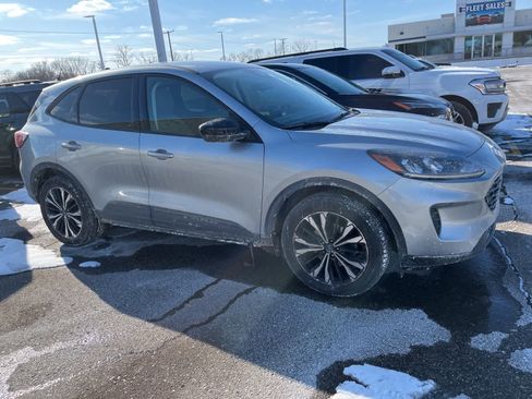 Used 2022 Ford Escape SE w/ SE Sport Appearance Package image 20