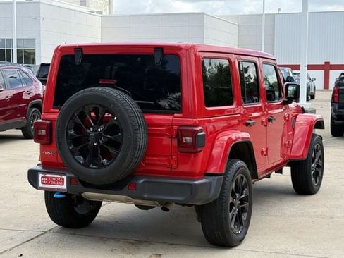 Used 2024 Jeep Wrangler Unlimited Sahara AWD/4WD image 4