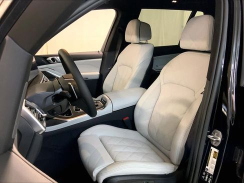 New 2026 BMW X7 xDrive40i w/ Premium Package image 9