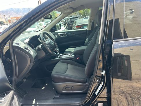 Used 2017 Nissan Pathfinder SV w/ Trailer Tow Package AWD/4WD image 13