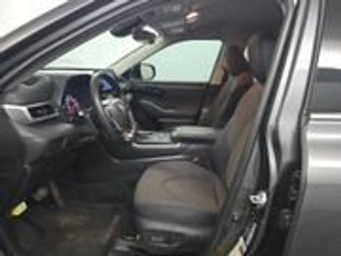 Used 2022 Toyota Highlander L FWD image 7