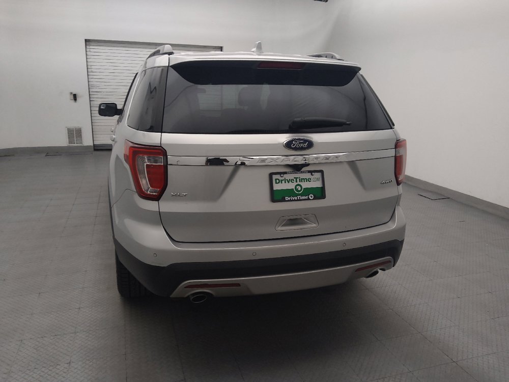 Used 2017 Ford Explorer XLT AWD/4WD image 6