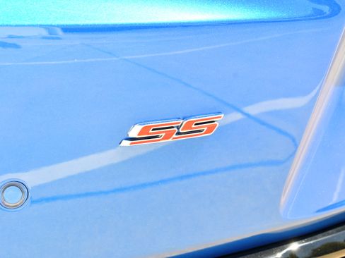 Used 2018 Chevrolet Camaro SS RWD image 9