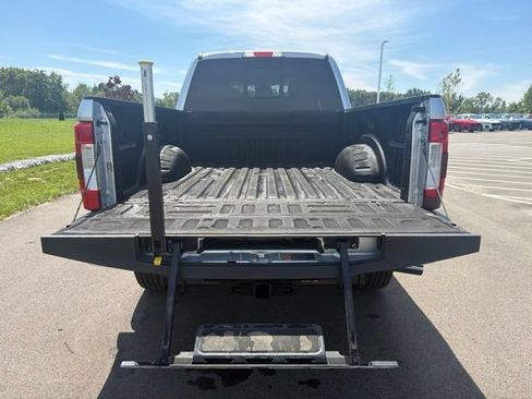 Used 2018 Ford F250 Lariat w/ Lariat Ultimate Package AWD/4WD image 12