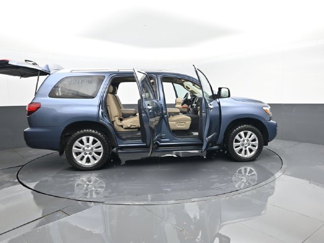 Used 2018 Toyota Sequoia Platinum AWD/4WD image 36