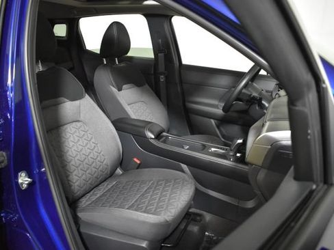 Used 2025 Nissan Kicks SV w/ SV Premium Package AWD/4WD image 30