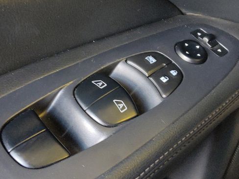 Used 2019 Nissan Pathfinder SL FWD image 27