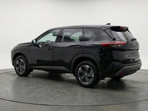 Used 2025 Nissan Rogue SV AWD/4WD image 6