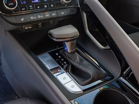 Certified 2025 Hyundai Elantra SEL image 27