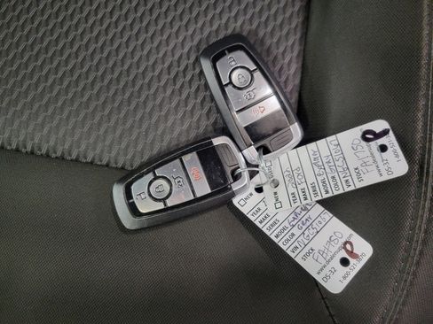 Used 2022 Ford Explorer XLT image 27