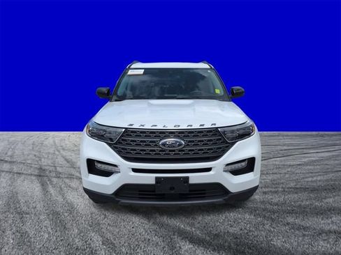 Certified 2024 Ford Explorer XLT w/ Equipment Group 202A RWD image 9