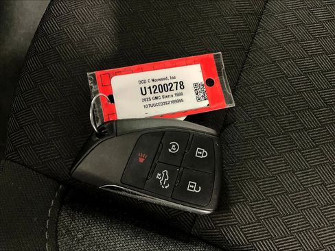 Used 2025 GMC Sierra 1500 Elevation image 30