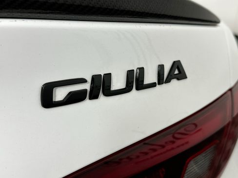Used 2023 Alfa Romeo Giulia Veloce AWD/4WD image 27