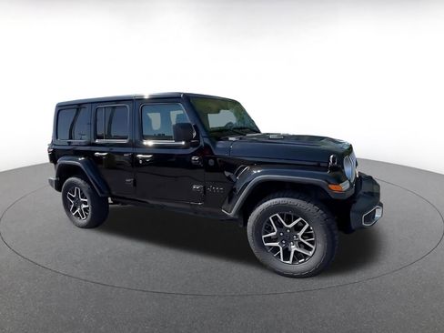 Used 2025 Jeep Wrangler Unlimited Sahara AWD/4WD image 9