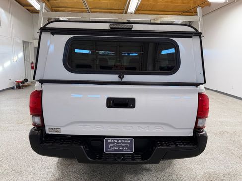 Used 2022 Toyota Tacoma SR image 3