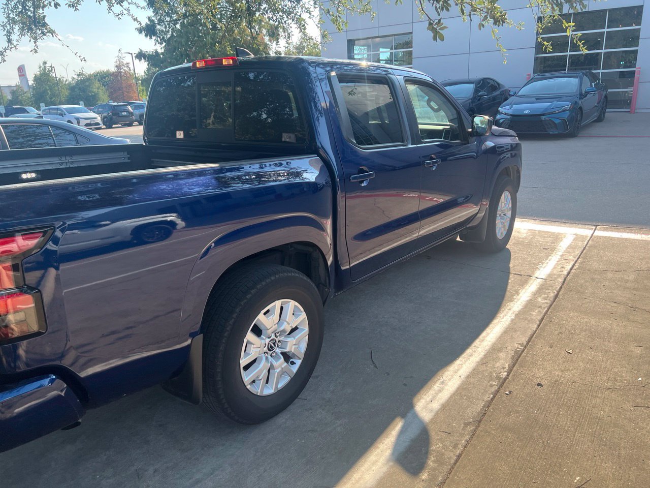 Used 2022 Nissan Frontier SV w/ SV Premium Package RWD image 4