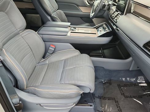 Used 2018 Lincoln Navigator Black Label AWD/4WD image 17