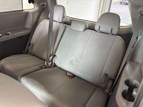 Used 2017 Toyota Sienna XLE w/ XLE Navigation Package FWD image 39