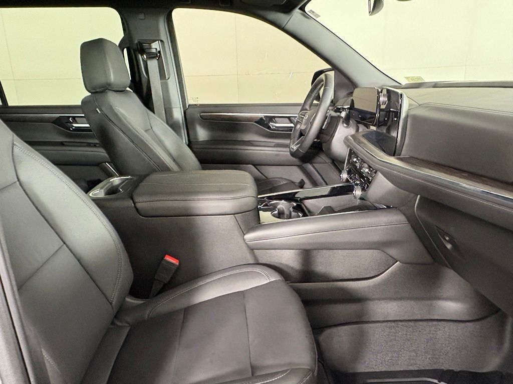 Used 2026 Chevrolet Suburban Z71 w/ Comfort Package AWD/4WD image 14
