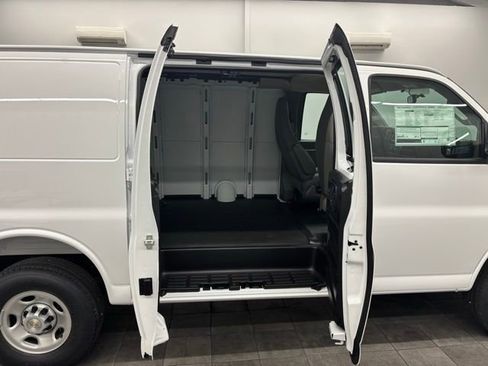 New 2026 Chevrolet Express 2500 w/ Driver Convenience Package RWD image 10