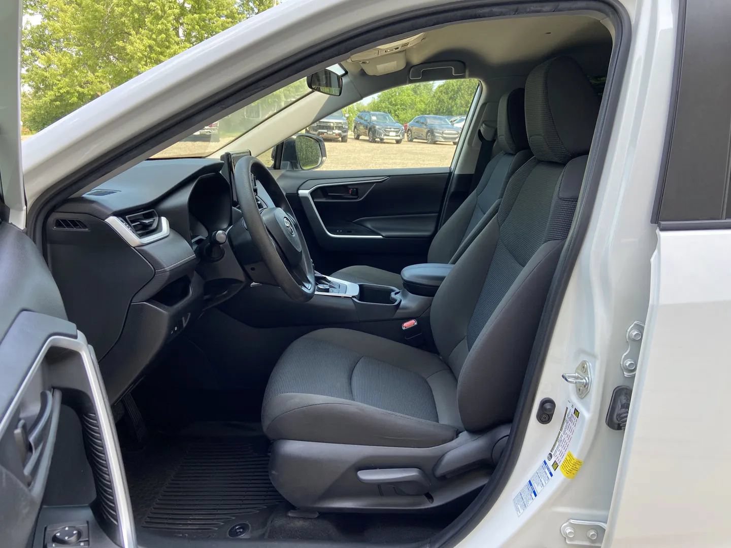 Used 2022 Toyota RAV4 LE AWD/4WD image 10