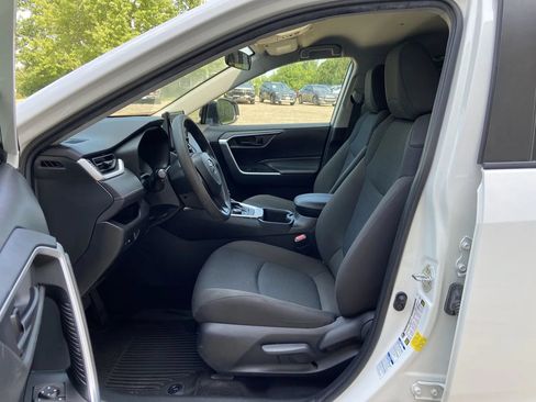 Used 2022 Toyota RAV4 LE AWD/4WD image 10