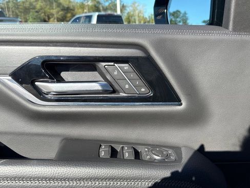 Used 2025 GMC Yukon XL Denali image 24