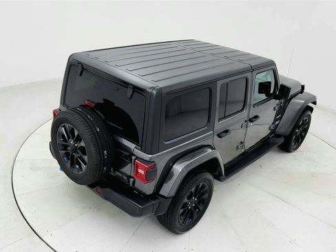 Used 2023 Jeep Wrangler Unlimited Sahara AWD/4WD image 17