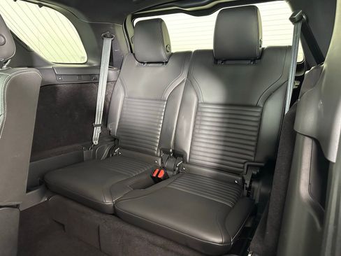 Used 2023 Land Rover Discovery Metropolitan Edition image 39