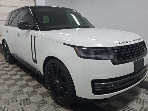 Used 2024 Land Rover Range Rover SE image 3