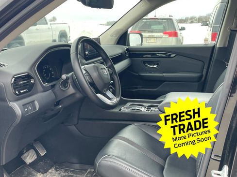 Used 2025 Honda Pilot Touring image 9