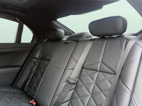Used 2025 BMW 740i xDrive w/ Premium Package AWD/4WD image 38