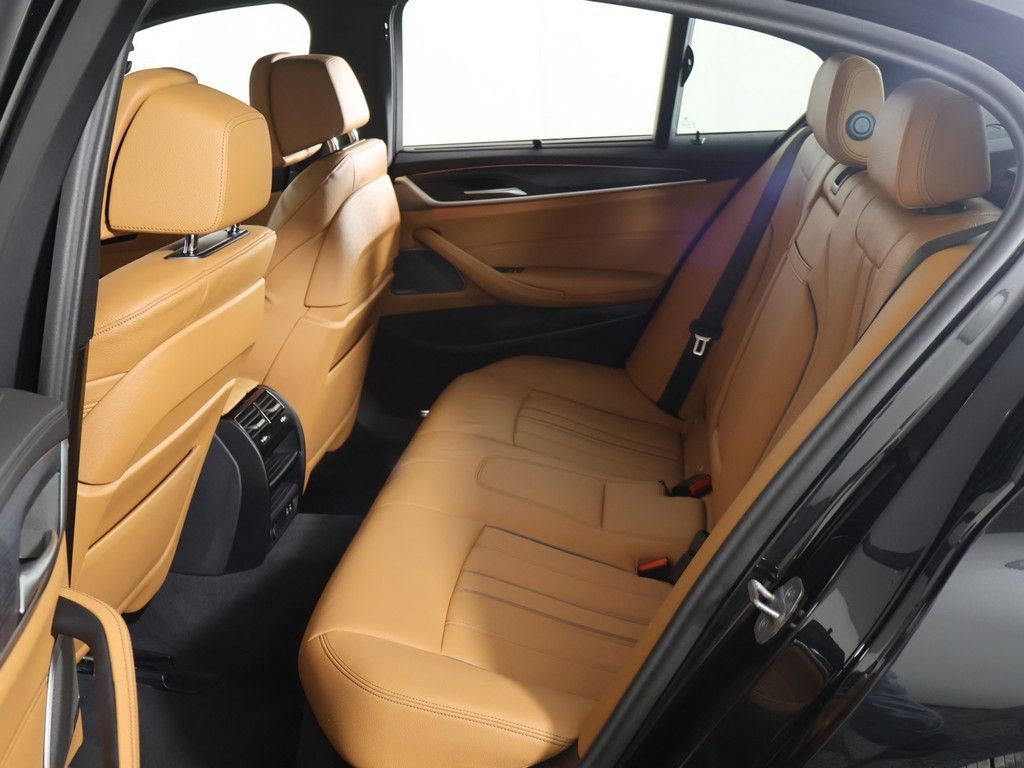 Used 2023 BMW M550i xDrive w/ Executive Package AWD/4WD image 32