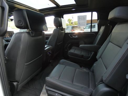 Certified 2024 Chevrolet Suburban High Country w/ Advanced Technology Package AWD/4WD image 13