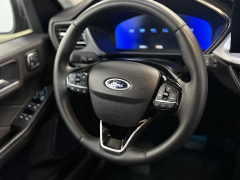 Used 2024 Ford Escape Platinum image 9