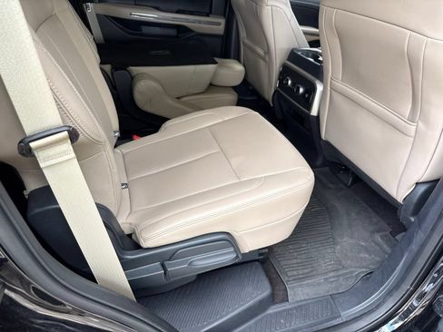 Used 2023 Ford Expedition XLT RWD image 18