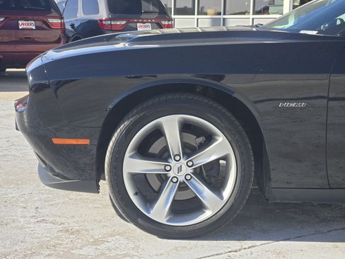Used 2017 Dodge Challenger R/T image 8