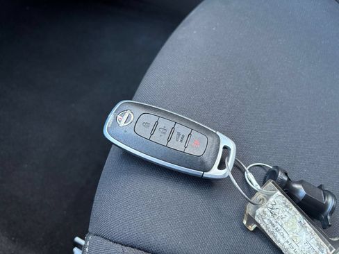 Used 2025 Nissan Sentra SV FWD image 21