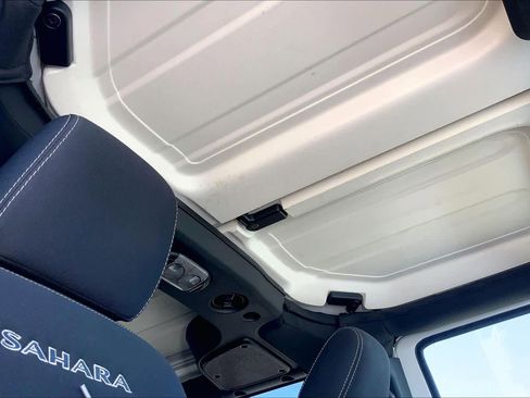 Used 2018 Jeep Wrangler Unlimited Sahara image 13