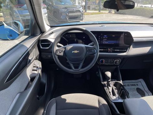 Used 2025 Chevrolet TrailBlazer LT AWD/4WD image 14