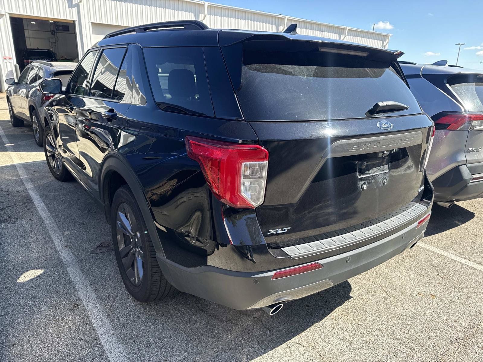 Used 2022 Ford Explorer XLT w/ Equipment Group 202A AWD/4WD image 9