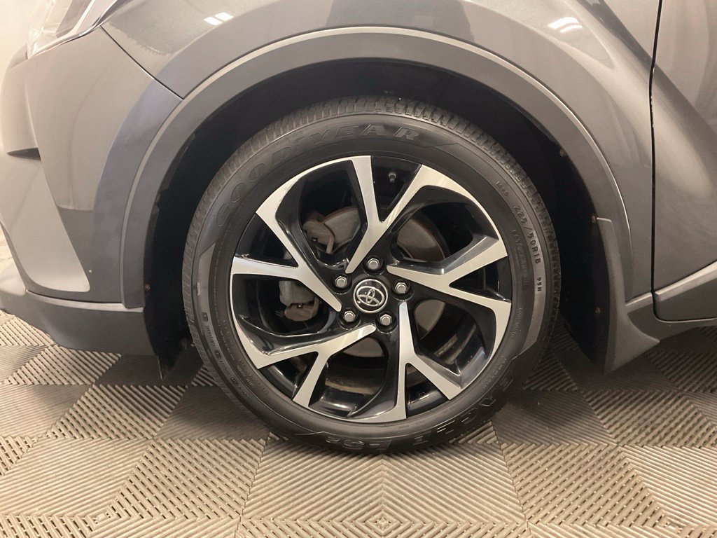 Used 2018 Toyota C-HR XLE FWD image 13