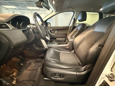 Used 2017 Land Rover Discovery Sport SE AWD/4WD image 9