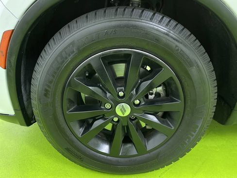 Used 2021 Dodge Durango SXT w/ 3rd Row Seating Group RWD image 14
