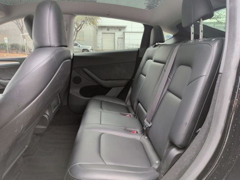 Used 2023 Tesla Model Y Long Range image 32