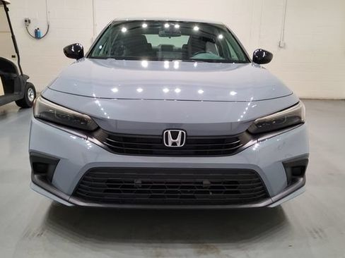 Used 2023 Honda Civic Sport image 2