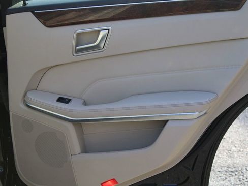 Used 2014 Mercedes-Benz E 350 Sedan image 18