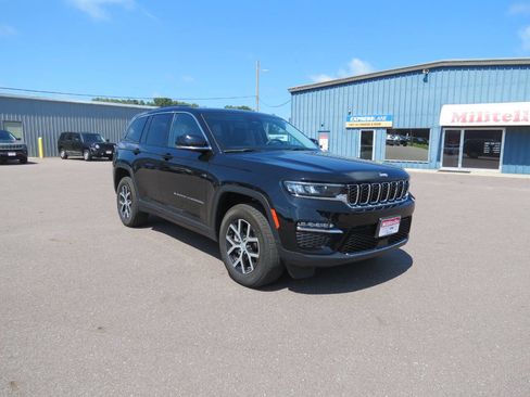 Used 2023 Jeep Grand Cherokee Limited image 5